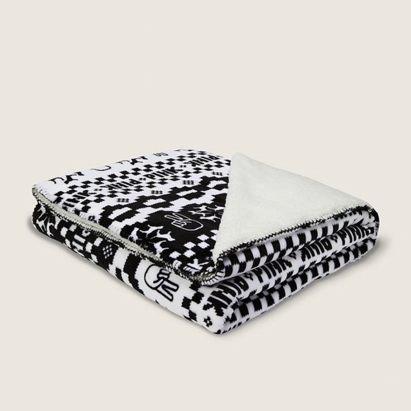 PINK Victoria's Secret Bedding Pink Victoria Secret Sherpa Blanket